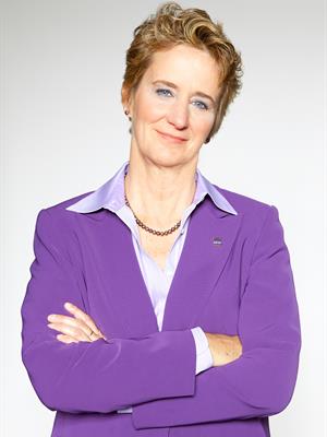 Mary Kay Henry official portrait