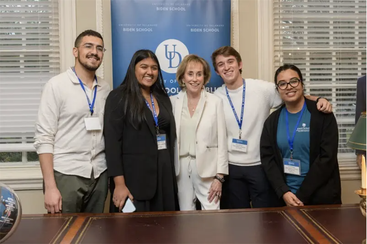 Four students pose with Valerie Biden Owens.